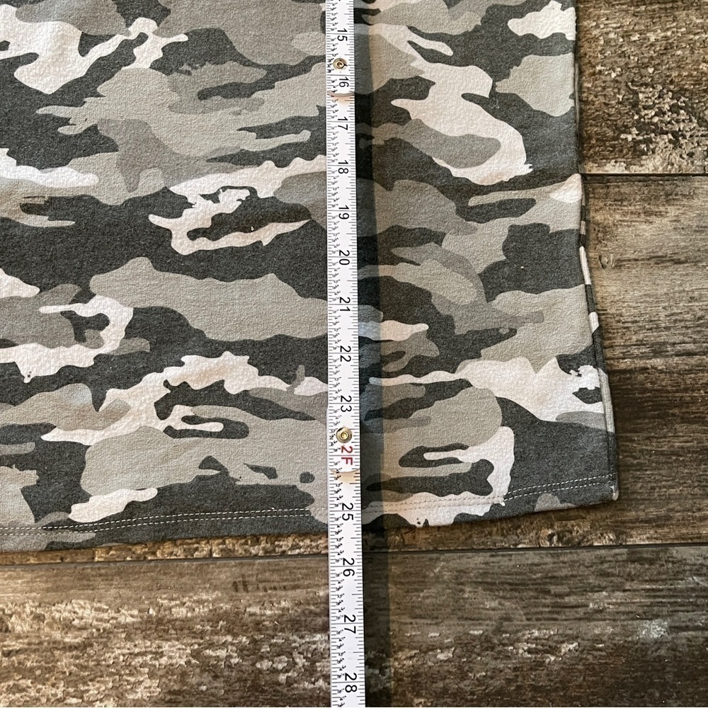 Chaser Cozy Pullover Top Sweater Grey Camo Size Large NWT - Picture 10 of 11